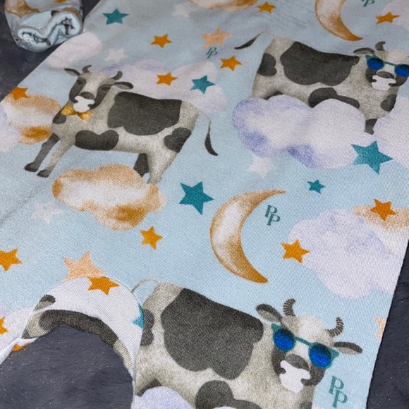 Newborn (fit 0-3) Posh Peanut Tex Cow Jumped Over Moon Zipper Footie - Picture 11 of 12